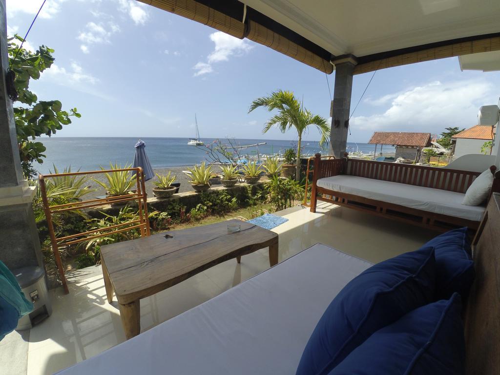 The Bbq Guest House Amed  Room photo