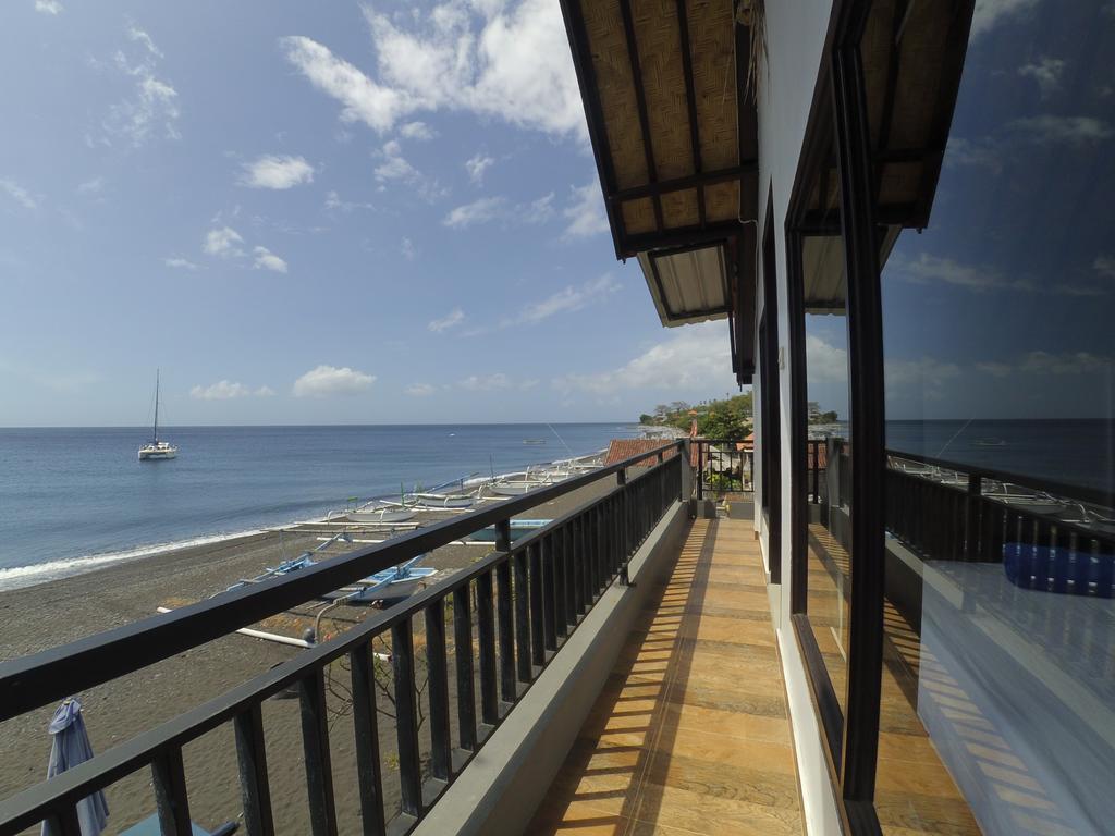 The Bbq Guest House Amed  Room photo